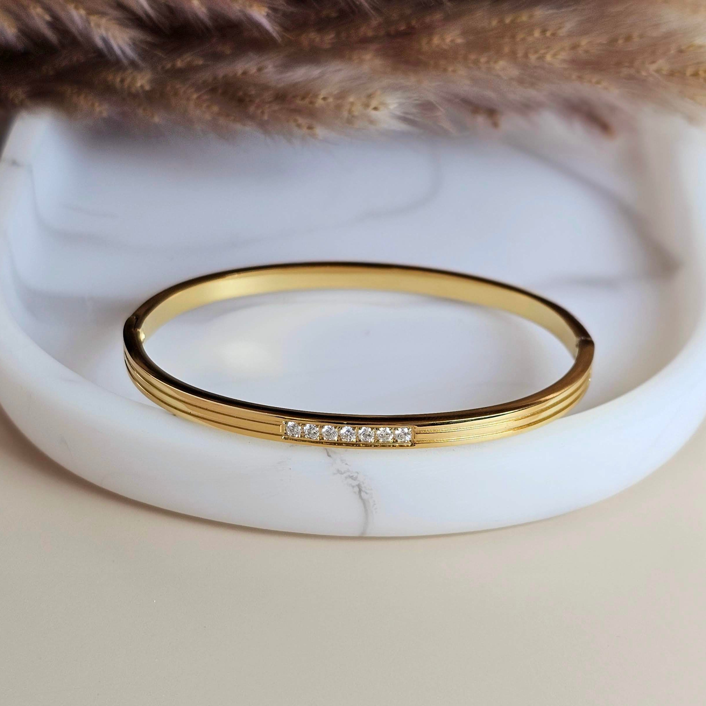 Sophisticated jewelry for women