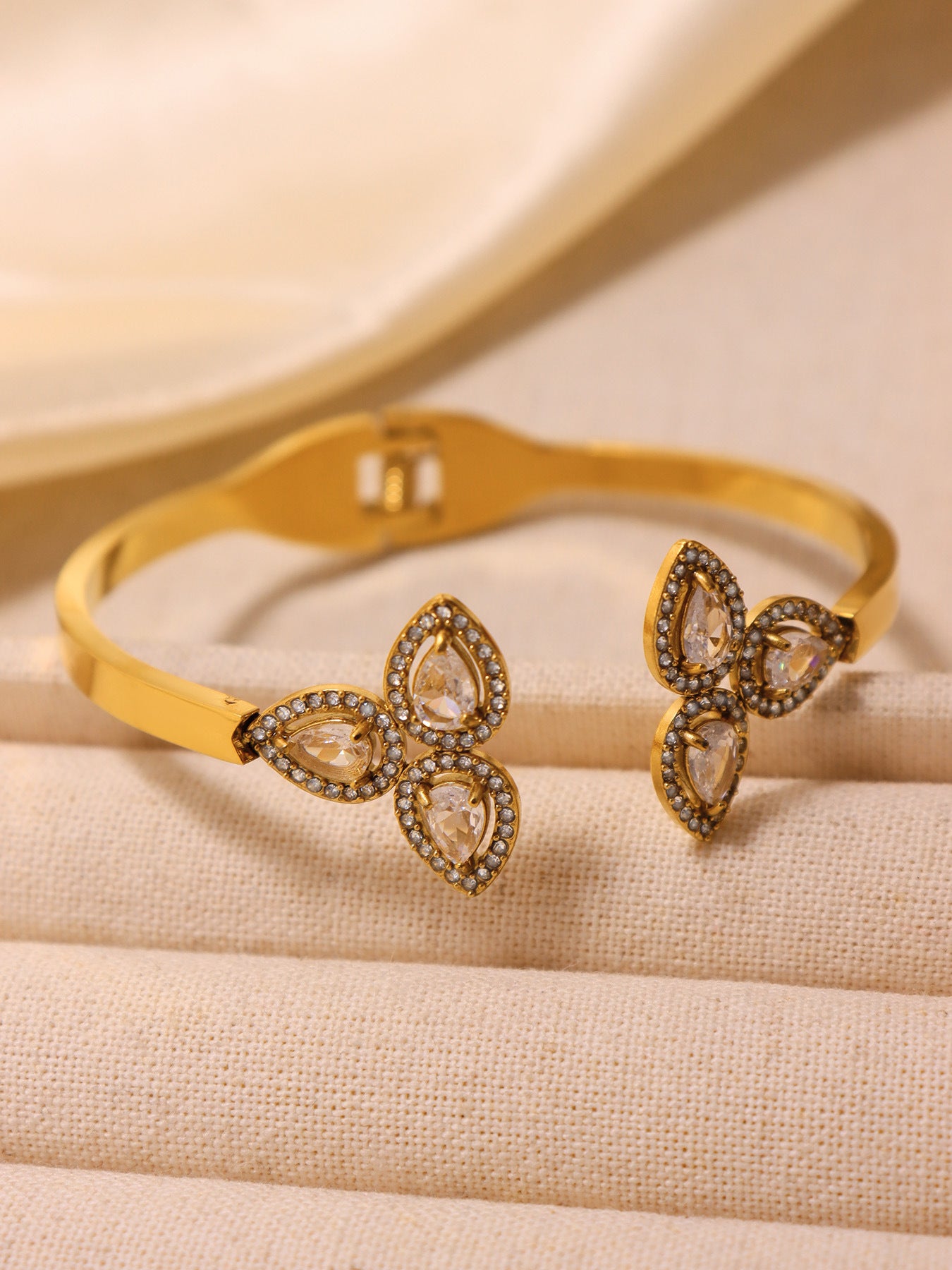 Shalimar Trefoil Cuff
