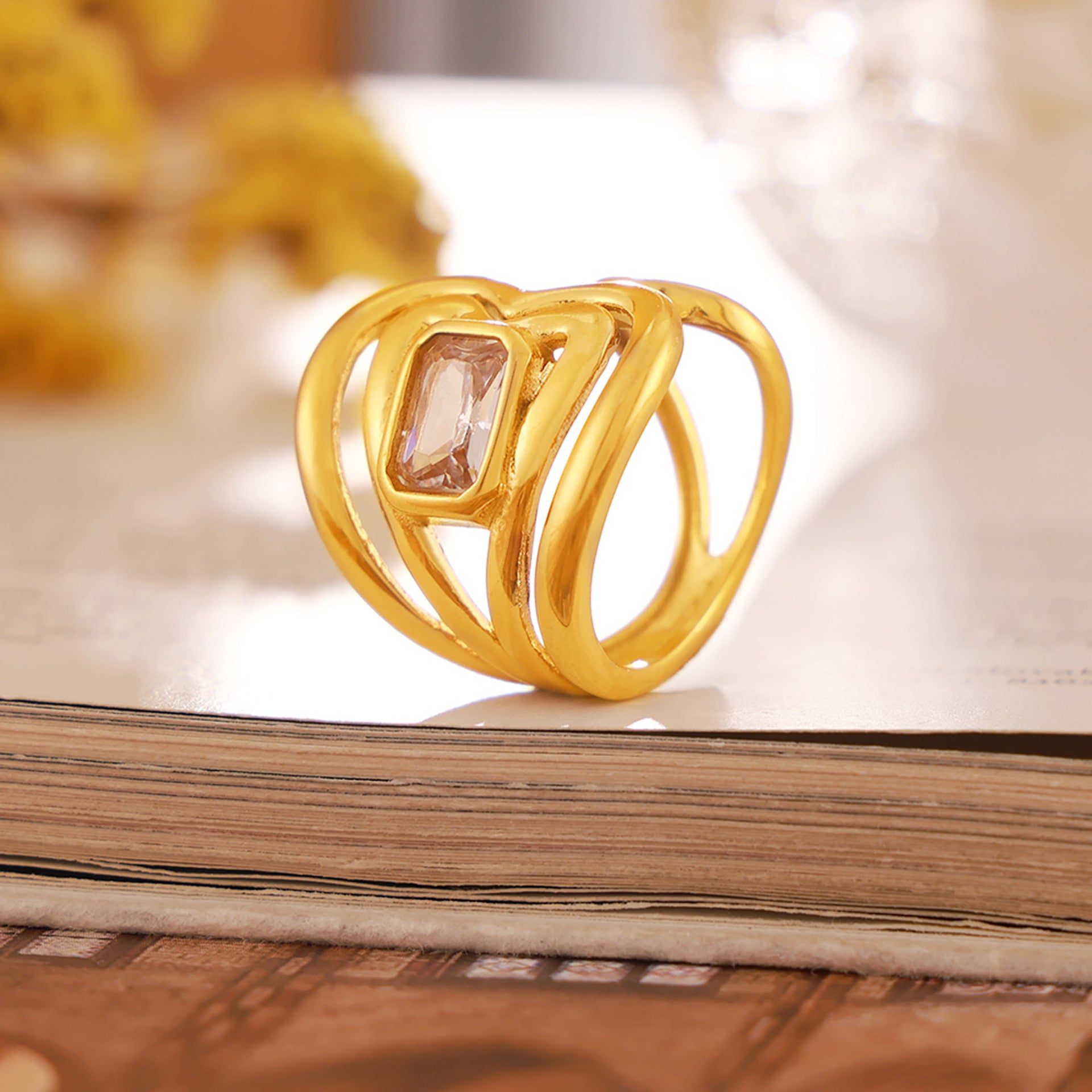 Dil Adjustable Swirl Ring