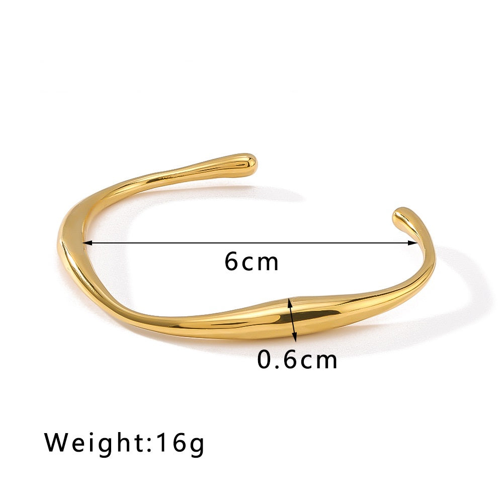 Nahr Sculpted Cuff