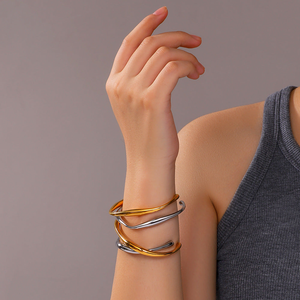 Nahr Sculpted Cuff